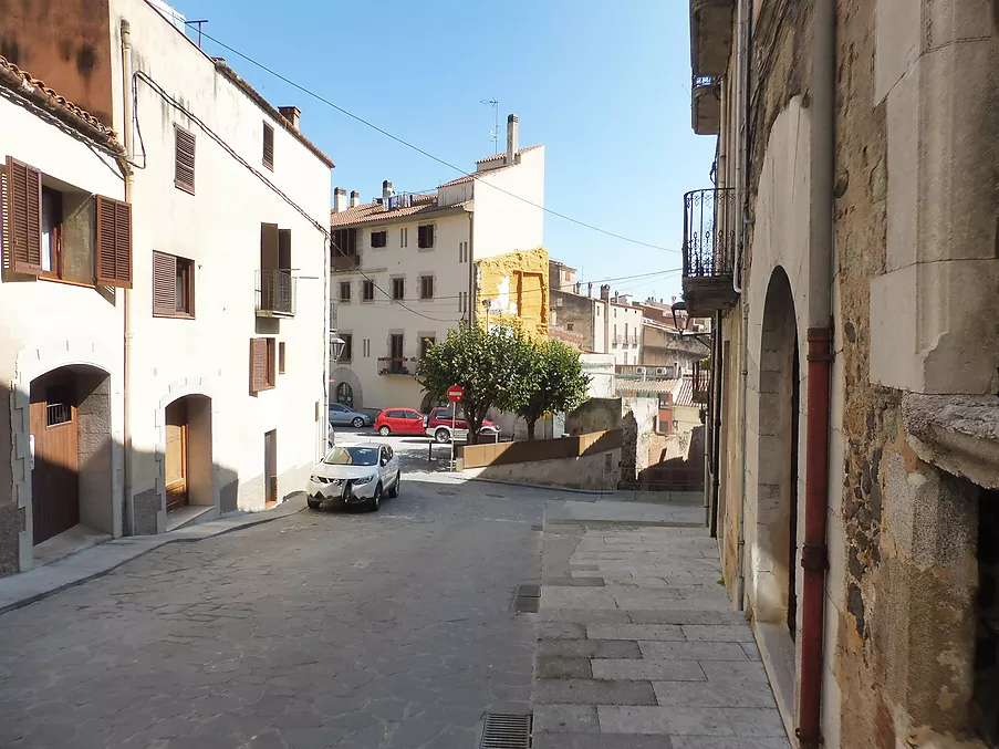 Edifici o casa de poble per rehabilitar