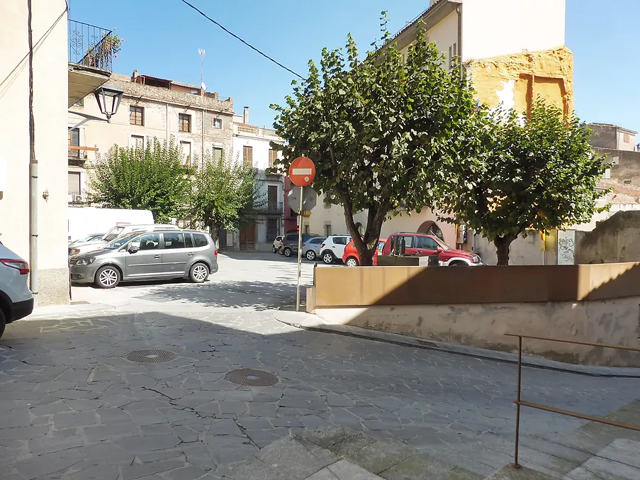 Edifici o casa de poble per rehabilitar