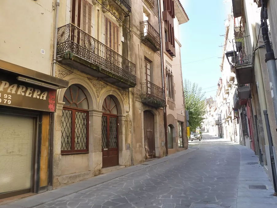 Edifici o casa de poble per rehabilitar