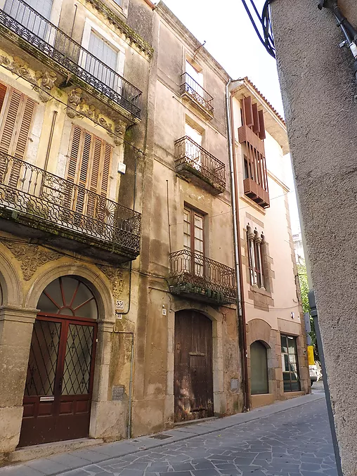 Edifici o casa de poble per rehabilitar